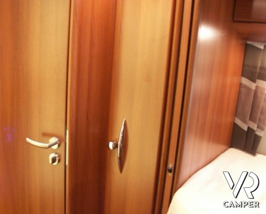 Carthago Highliner 59 LE: maxi motorhome nuovo con letti gemelli e garage, doppio pavimento per il massimo dello stivaggio