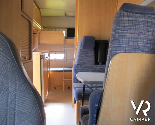 Challanger 162: occasione camper usato mansardato con letti a castello, su meccanica Ford.