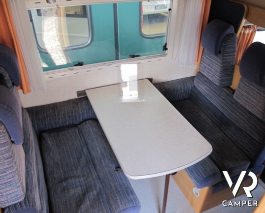 Challanger 162: occasione camper usato mansardato con letti a castello, su meccanica Ford.