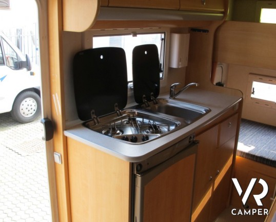 Challanger 162: occasione camper usato mansardato con letti a castello, su meccanica Ford.