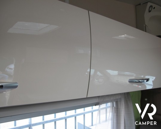 Challenger Birthday 286 C - camper mansardato usato con letti a castello e dinette classica, 6 posti letto e 6 posti omologati a libretto