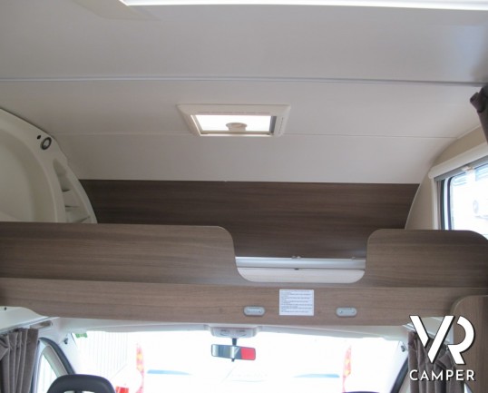 Challenger Birthday 286 C - camper mansardato usato con letti a castello e dinette classica, 6 posti letto e 6 posti omologati a libretto