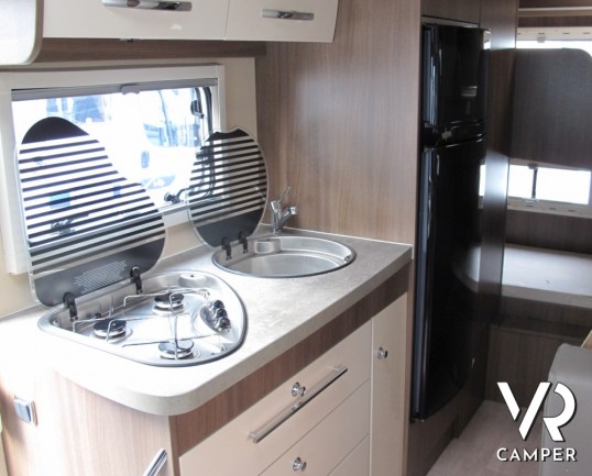 Challenger Birthday 286 C - camper mansardato usato con letti a castello e dinette classica, 6 posti letto e 6 posti omologati a libretto