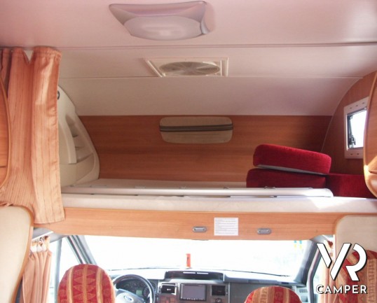 Challanger Mageo 192: camper mansardato usato con garage grande e gemellato posteriore, 5 posti omologati