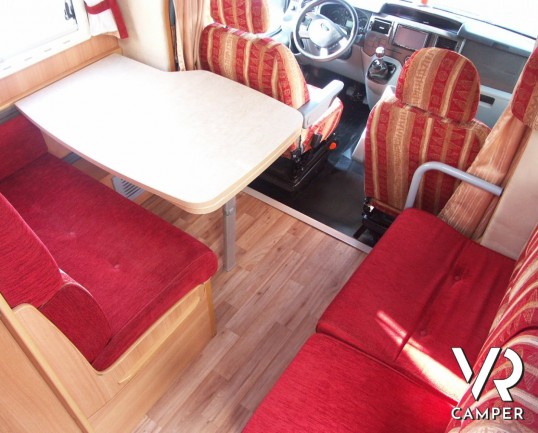 Challanger Mageo 192: camper mansardato usato con garage grande e gemellato posteriore, 5 posti omologati