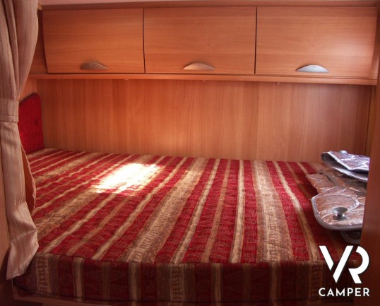 Challanger Mageo 192: camper mansardato usato con garage grande e gemellato posteriore, 5 posti omologati