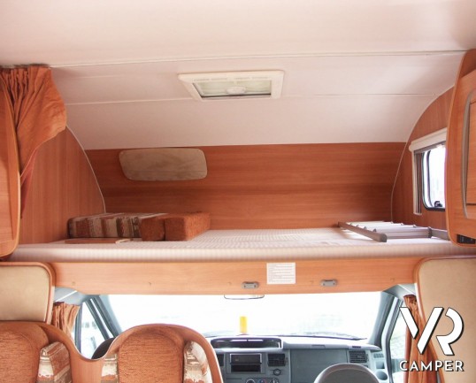 CHAUSSON FLASH 09 - camper usato con letti a castello e garage, 7 posti letto.