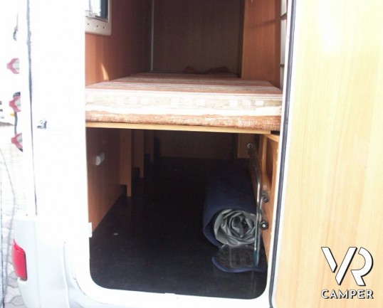 CHAUSSON FLASH 09 - camper usato con letti a castello e garage, 7 posti letto.