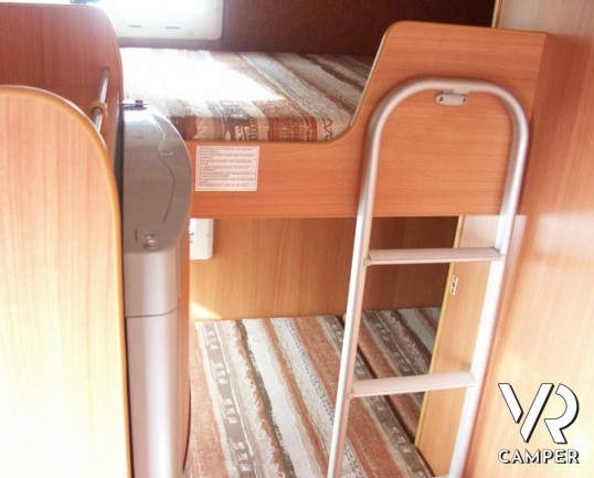 CHAUSSON FLASH 09 - camper usato con letti a castello e garage, 7 posti letto.