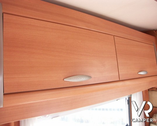 CHAUSSON FLASH 09 - camper usato con letti a castello e garage, 7 posti letto.