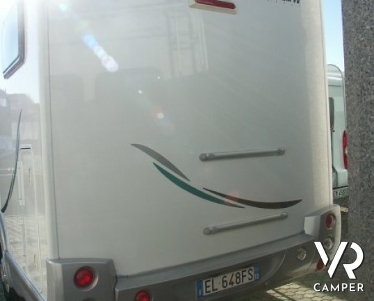 Chausson Flash 26: camper semintegrale usato con letto basculante e garage, recente su Ducato 2.3 M-Jet