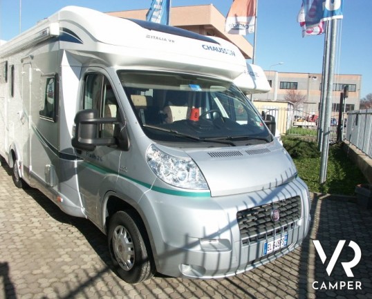 Chausson Flash 26: camper semintegrale usato con letto basculante e garage, recente su Ducato 2.3 M-Jet