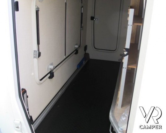 Chausson Welcome 610 G: camper semintegrale semi nuovo con ampio garage, letto basculante, immatricolato 11/2014, modello 2015 con pochissimi chilomet