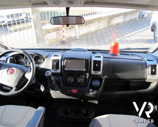 Chausson Welcome 610 G: camper semintegrale semi nuovo con ampio garage, letto basculante, immatricolato 11/2014, modello 2015 con pochissimi chilomet