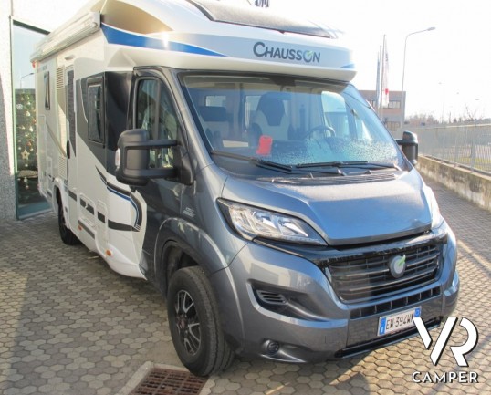 Chausson Welcome 610 G: camper semintegrale semi nuovo con ampio garage, letto basculante, immatricolato 11/2014, modello 2015 con pochissimi chilomet