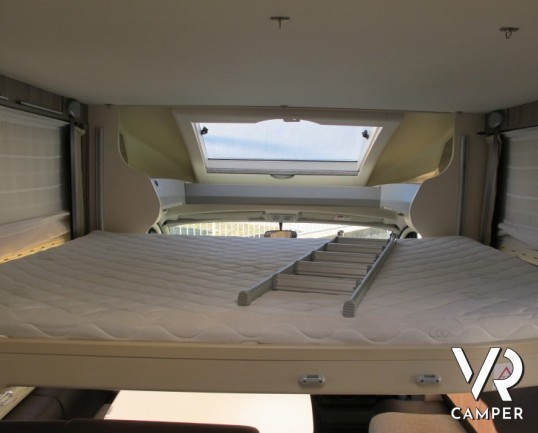 Chausson Welcome 610 G: camper semintegrale semi nuovo con ampio garage, letto basculante, immatricolato 11/2014, modello 2015 con pochissimi chilomet