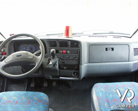 CI AUTOROLLER - camper mansardato usato a Torino. Camper per prima esperienza.