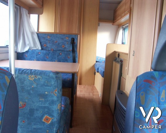 CI AUTOROLLER - camper mansardato usato a Torino. Camper per prima esperienza.