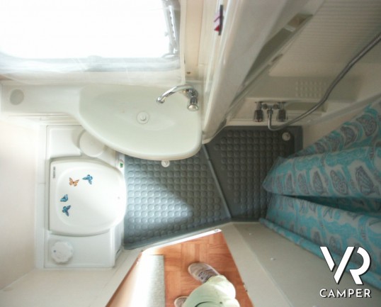 CI AUTOROLLER - camper mansardato usato a Torino. Camper per prima esperienza.