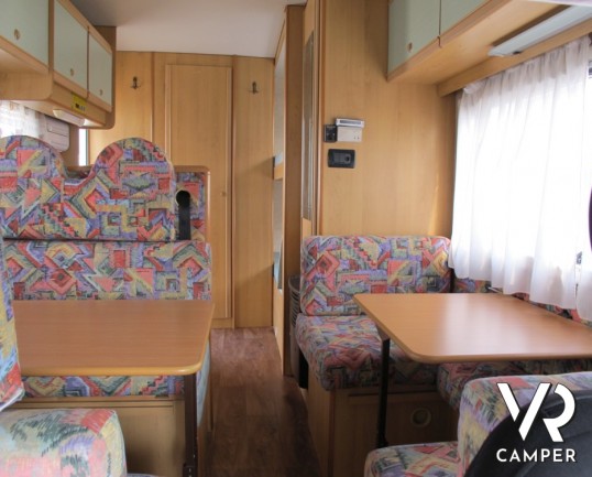 CI Carioca 40: camper usato 7 posti omologato con doppia dinette e letti a castello posteriori, in ottime condizioni di utilizzo