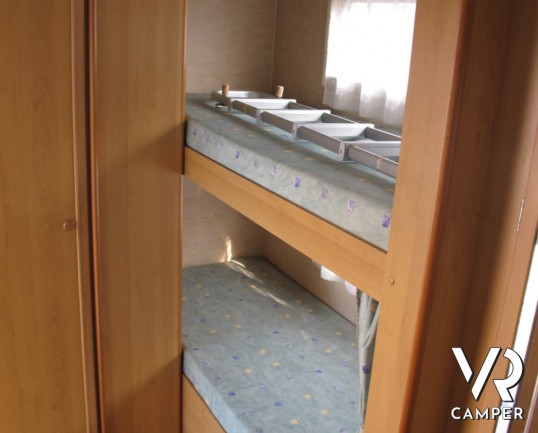 CI Carioca 40: camper usato 7 posti omologato con doppia dinette e letti a castello posteriori, in ottime condizioni di utilizzo