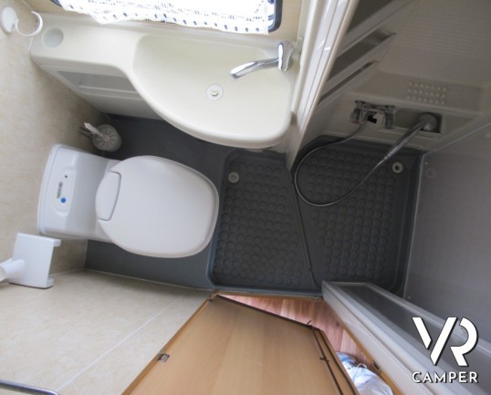 CI Carioca 40: camper usato 7 posti omologato con doppia dinette e letti a castello posteriori, in ottime condizioni di utilizzo