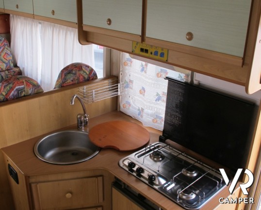 CI Carioca 40: camper usato 7 posti omologato con doppia dinette e letti a castello posteriori, in ottime condizioni di utilizzo