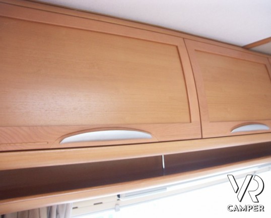 CI Mizar GLT: camper usato mansardato 7 posti letto, con ampia cucina e pochi chilometri.