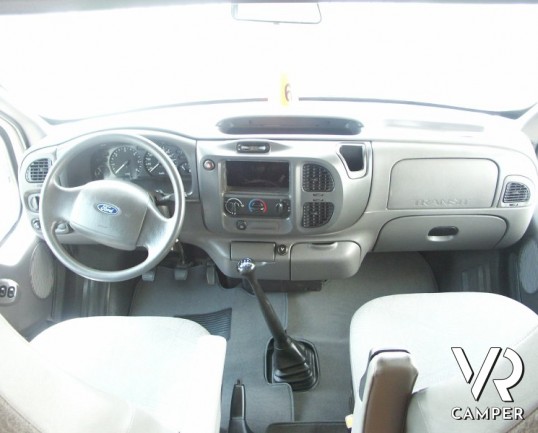 CI Riviera Garage: camper mansardato usato a Torino con ampio Garage e letto matrimoniale comodo.