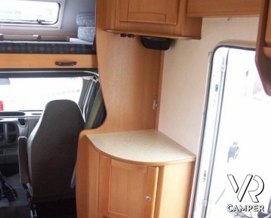 CI Riviera Garage: camper mansardato usato a Torino con ampio Garage e letto matrimoniale comodo.