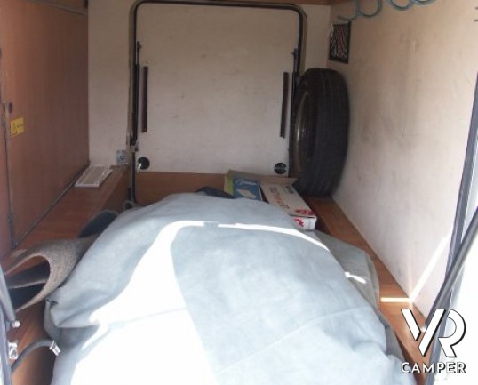 CI Riviera Garage: camper mansardato usato a Torino con ampio Garage e letto matrimoniale comodo.