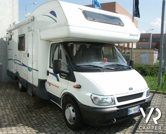 CI Riviera Garage: camper mansardato usato a Torino con ampio Garage e letto matrimoniale comodo.