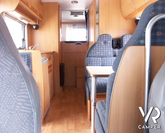 CI Riviera Garage: camper mansardato usato a Torino con ampio Garage e letto matrimoniale comodo.