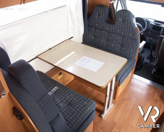 CI Riviera Garage: camper mansardato usato a Torino con ampio Garage e letto matrimoniale comodo.