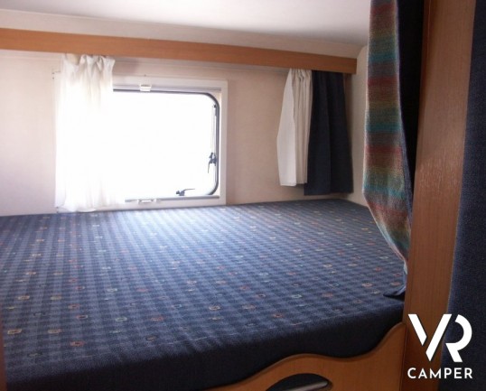 CI Riviera Garage: camper mansardato usato a Torino con ampio Garage e letto matrimoniale comodo.