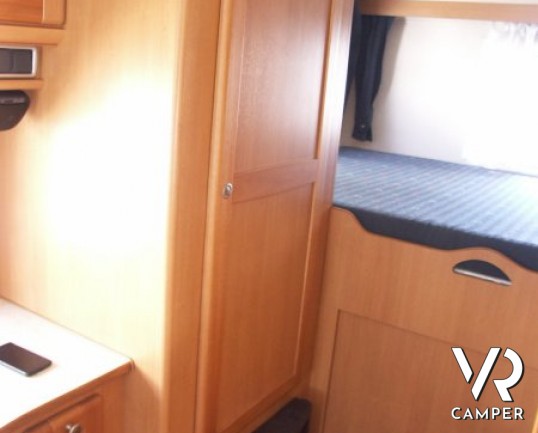 CI Riviera Garage: camper mansardato usato a Torino con ampio Garage e letto matrimoniale comodo.