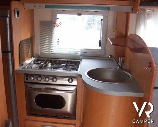 CI Riviera 110: camper usato mansardato 6 posti letto con cucina ad angolo, letti a castello posteriori, ampia dinette e meccanica M-Jet Fiat