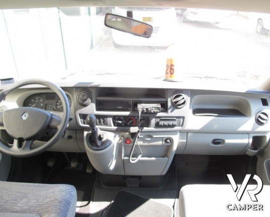 CI Riviera 95 P: camper semintegrale usato con letto alla francese posteriore e ampio bagno con doccia separata.