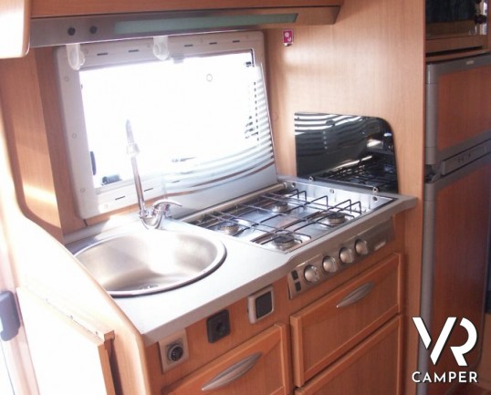 CI Riviera GT: autocaravan mansardato con letti a castello posteriori del 2006, su meccanica FIAT Ducato.