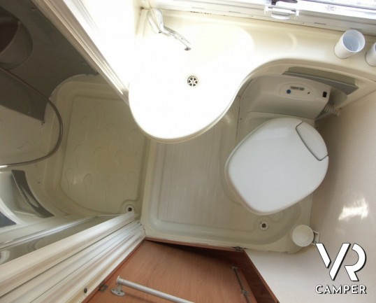 CI Riviera GT: autocaravan mansardato con letti a castello posteriori del 2006, su meccanica FIAT Ducato.