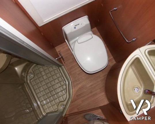 ELNAGH DUKE 46: camper usato da concessionaria con meccanica 2.3 M-Jet 130 cavalli e garage.