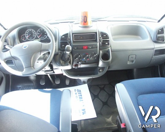 Elnagh Clipper 50: camper occasione a Torino, 7 posti a dormire e 7 posti a viaggiare, con letto a castello e pannello solare