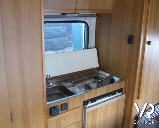 Elnagh Clipper: camper mansardato usato a Torino molto ben accessoriato, ottimo per prime esperienze con la famiglia