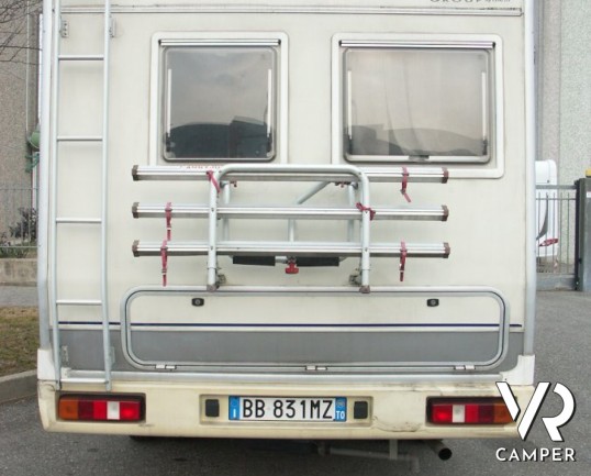 Elnagh Doral 108: camper mansardato usato in vendita a Torino con garanzie, dinette classica e letti a castello laterali su meccanica Ford Transit.