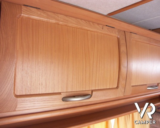 Elnagh Doral 108: camper mansardato usato in vendita a Torino con garanzie, dinette classica e letti a castello laterali su meccanica Ford Transit.