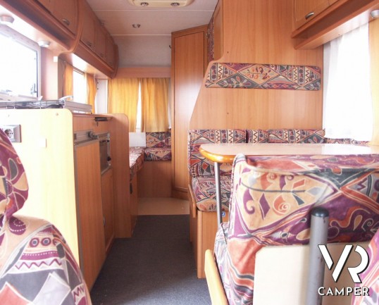 Elnagh Doral 108: camper mansardato usato in vendita a Torino con garanzie, dinette classica e letti a castello laterali su meccanica Ford Transit.