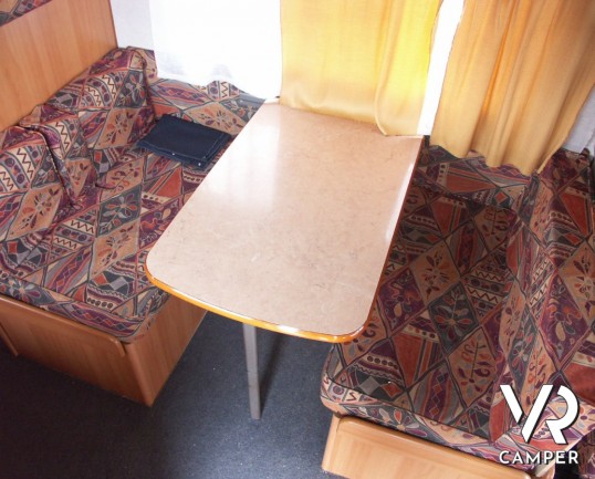 Elnagh Doral 108: camper mansardato usato in vendita a Torino con garanzie, dinette classica e letti a castello laterali su meccanica Ford Transit.