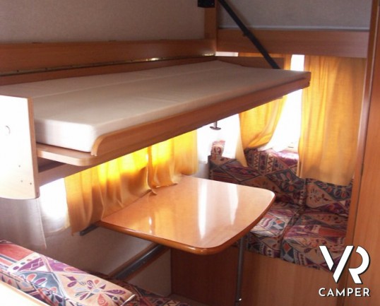 Elnagh Doral 108: camper mansardato usato in vendita a Torino con garanzie, dinette classica e letti a castello laterali su meccanica Ford Transit.