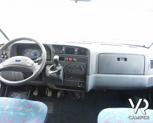 Elnagh Marlin 58: camper usato d'occasione per prime esperienza, sei posti con letti a castello e bagno grande