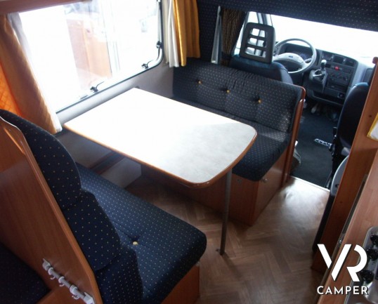 Elnagh Marlin 58: camper usato d'occasione per prime esperienza, sei posti con letti a castello e bagno grande